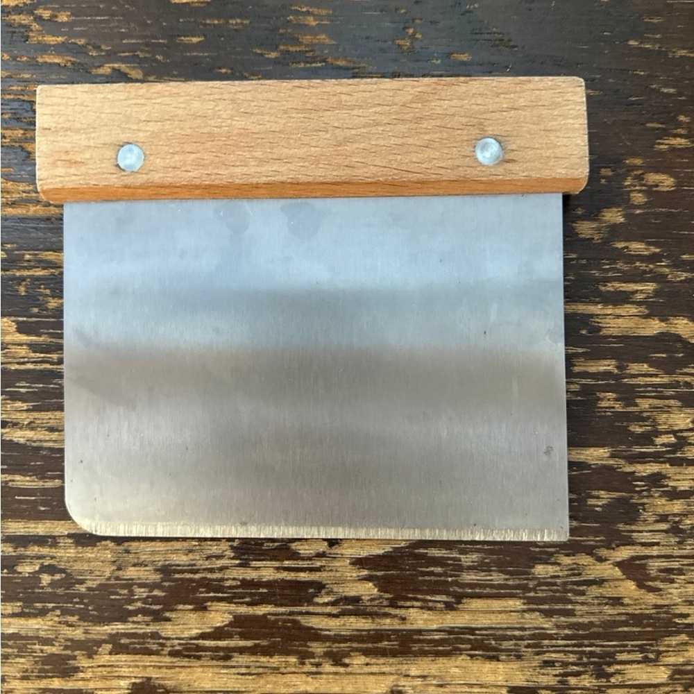 Pastry dough cutter